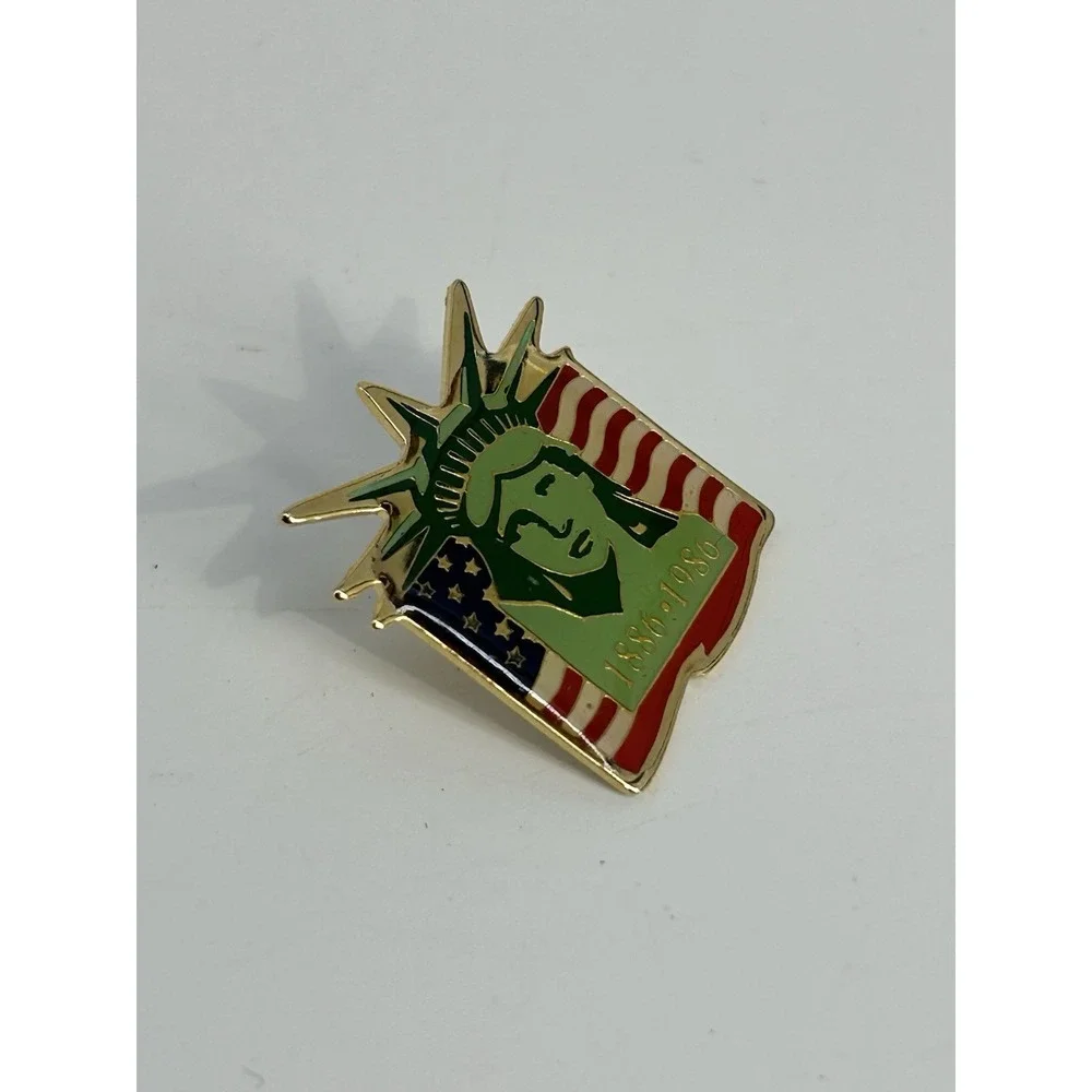 Vintage USA Statue of Liberty Centennial Enamel Lapel / Hat Pin 1886 - 1986